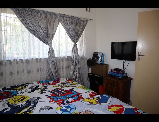2 BEDROOM APARTMENT FOR SALE IN PINETOWN CENTRAL